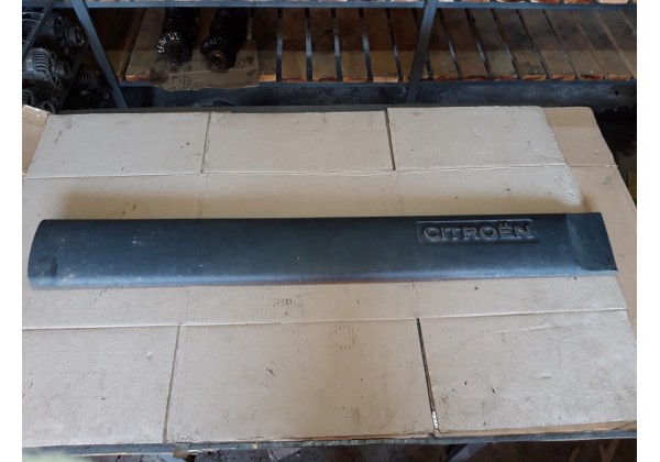Молдінг передньої правої дверки Citroen Berlingo, 03-08, 9619030477